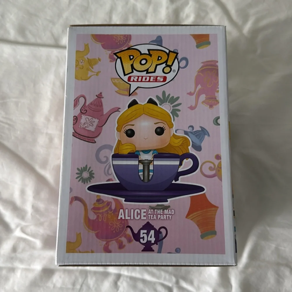 Funko Alice in Purple Teacup Vinyl Figure - Picture 4 of 6